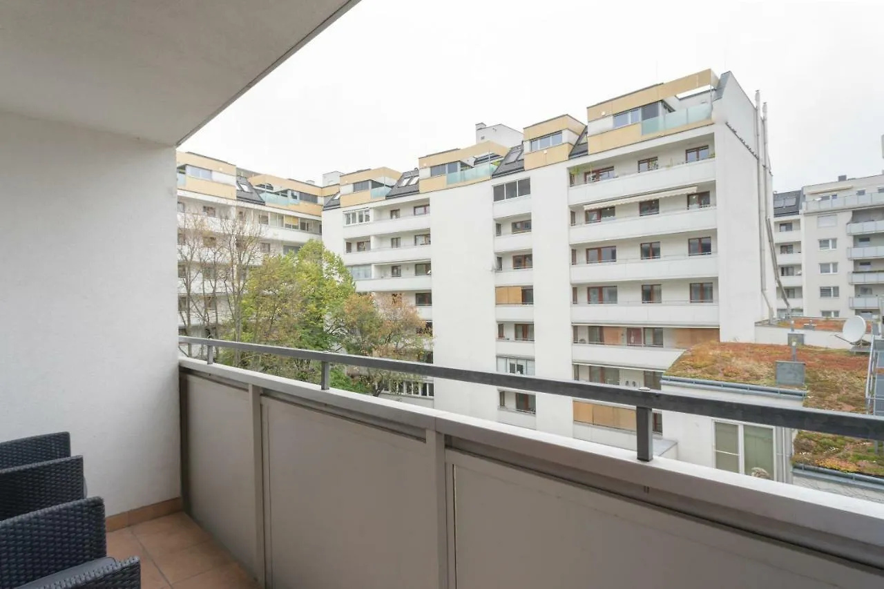 Spacious With Balcony Apartment Vienna