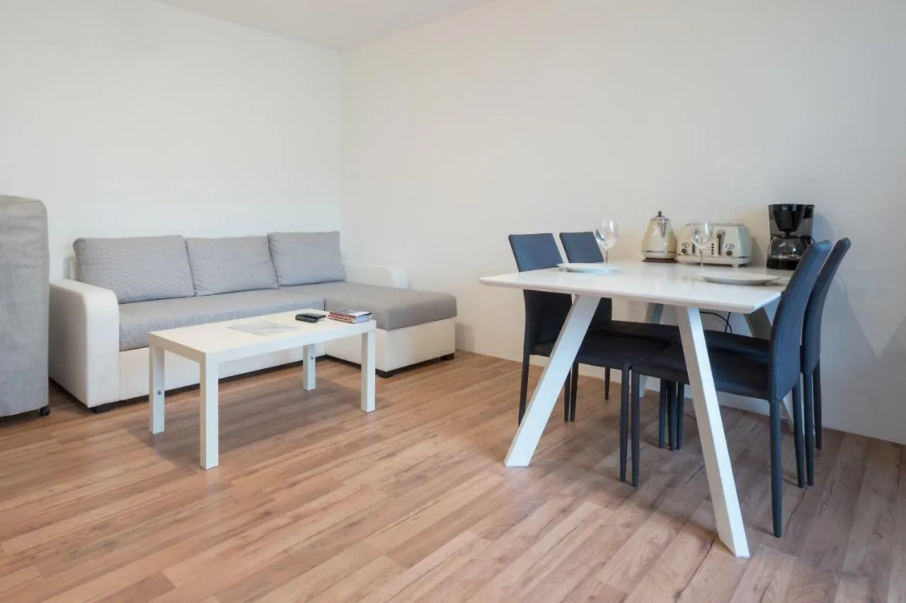 Spacious With Balcony location
