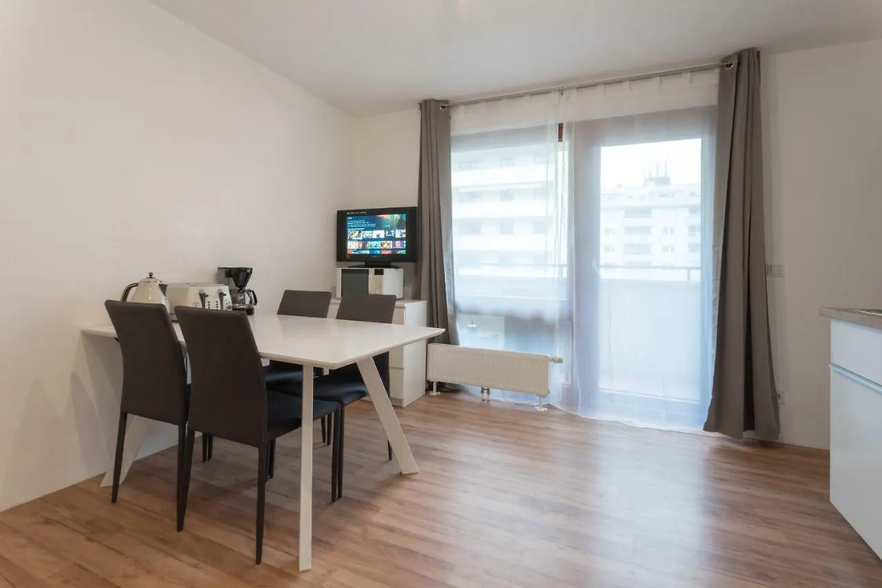 Ferienwohnung Spacious With Balcony Wien