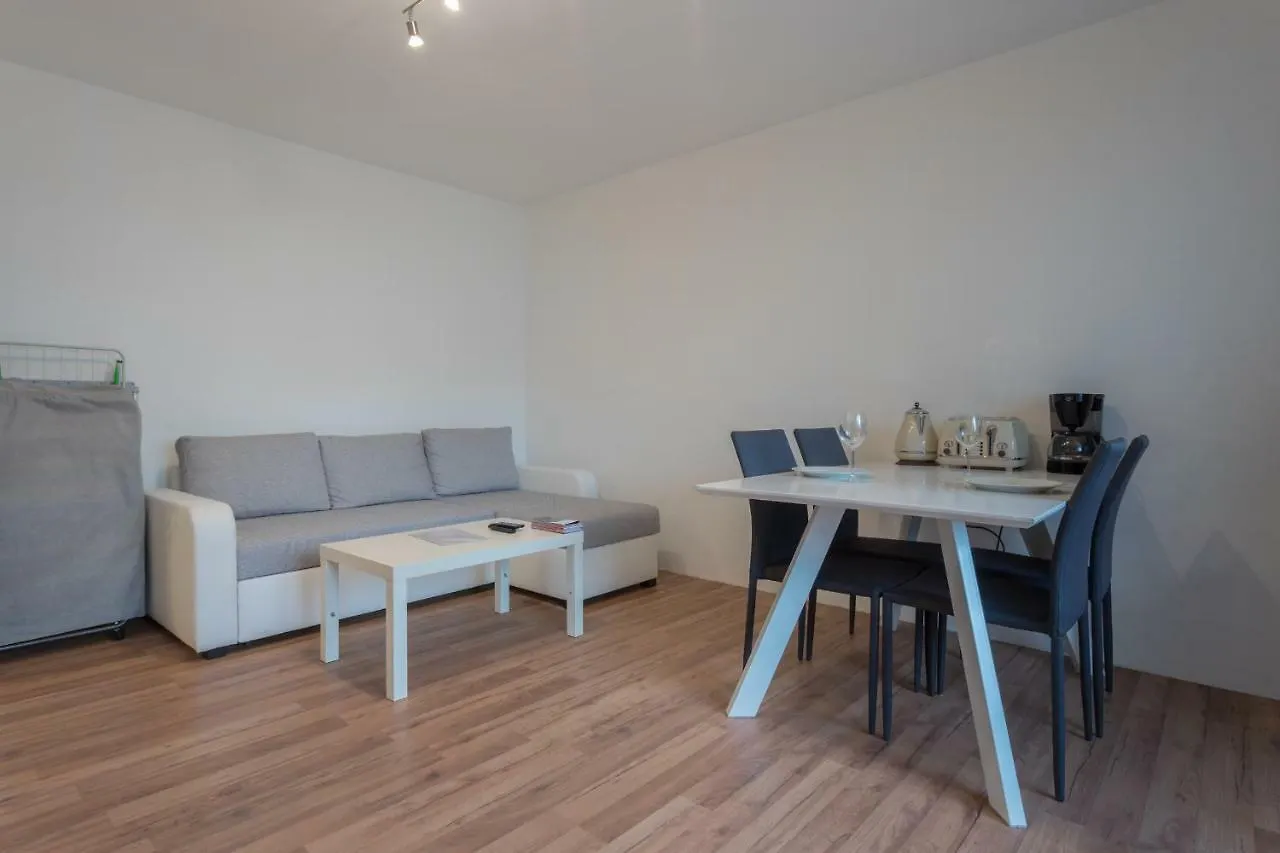 Ferienwohnung Spacious With Balcony Wien